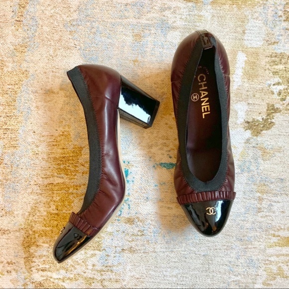 SOLD Authentic Chanel Lambskin Pumps, Size 40 - Picture 4 of 9